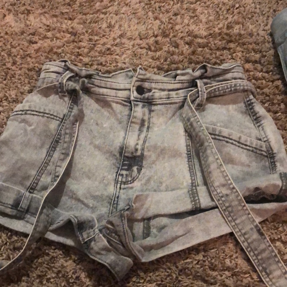 Grey jean shorts with tie
